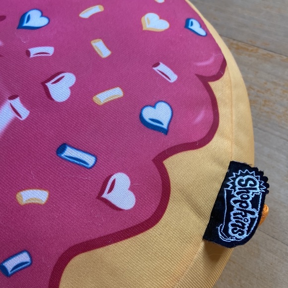 🌺 SHOPKINS Color n' Go D'lish Donut
Colouring Pillow - Picture 6 of 7